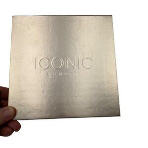 Iconic London Day To Slay Eyeshadow Palette 20 Shades Highly Pigmented Shadow